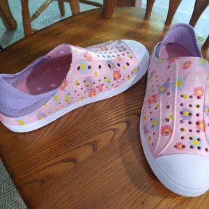 Girls Skechers summer shoes size 5